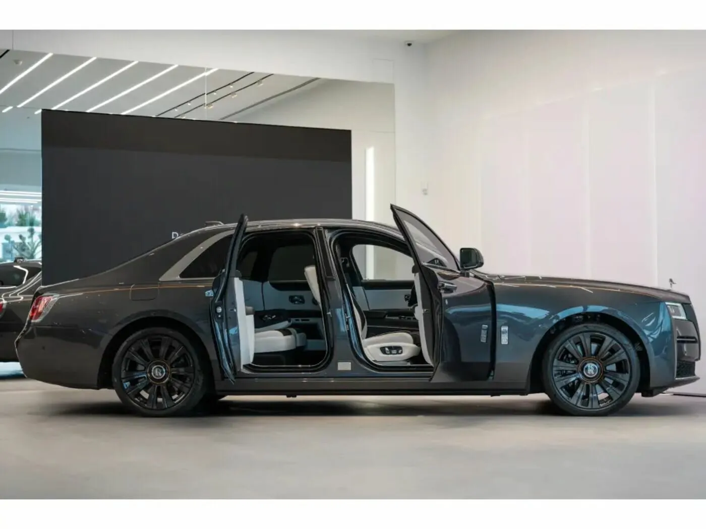 Rolls-Royce Ghost Black Badge, Ii 2024 фото 7
