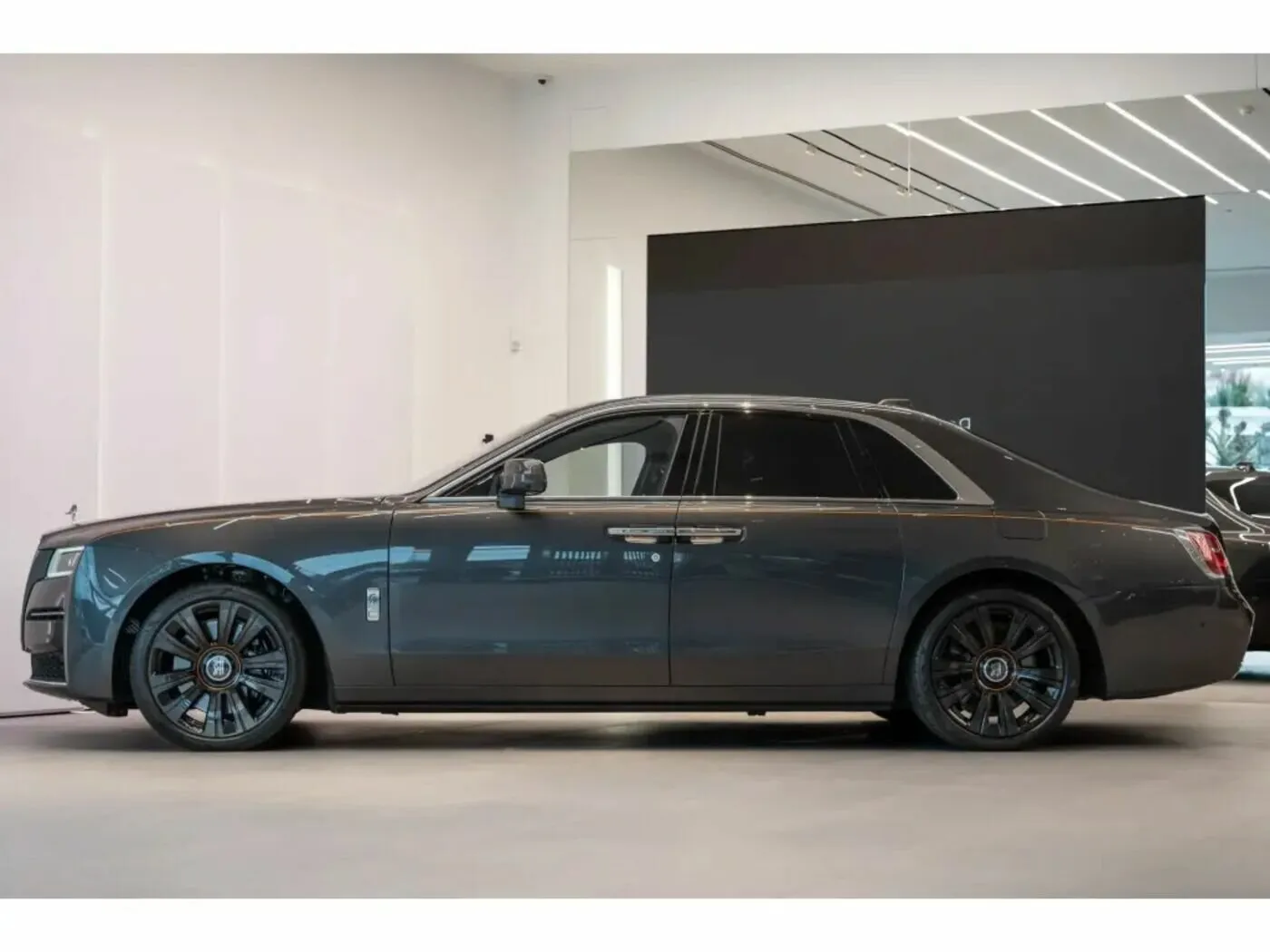 Rolls-Royce Ghost Black Badge, Ii 2024 фото 8
