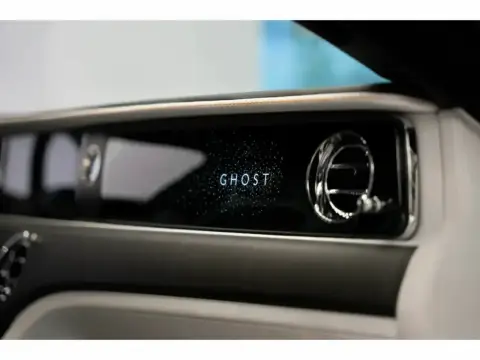 Rolls-Royce Ghost Black Badge, Ii 2024 — миниатюра 9