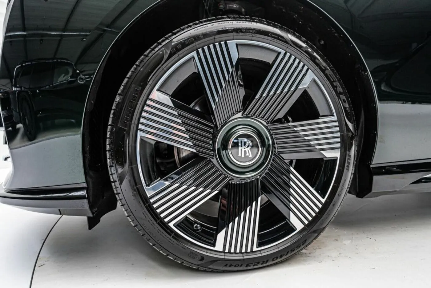 Rolls-Royce Spectre, I 2024 фото 4