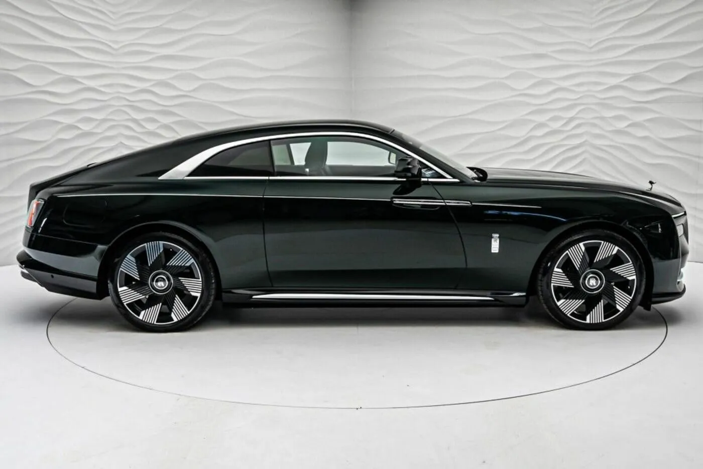 Rolls-Royce Spectre, I 2024 фото 6