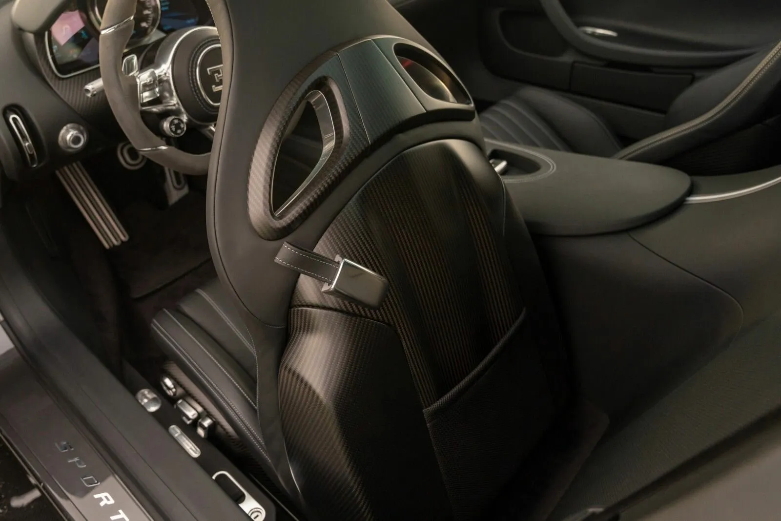 Bugatti Chiron, I 2021 фото 2
