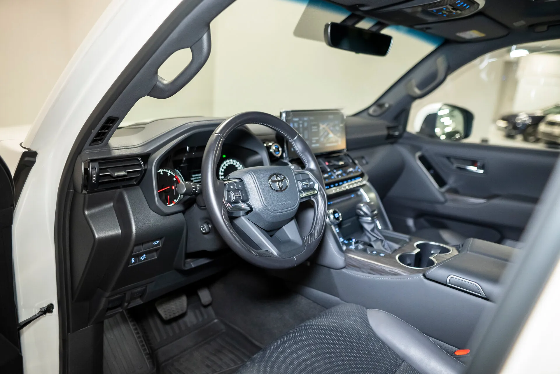 Toyota Land Cruiser, 300 Series 2022 фото 3
