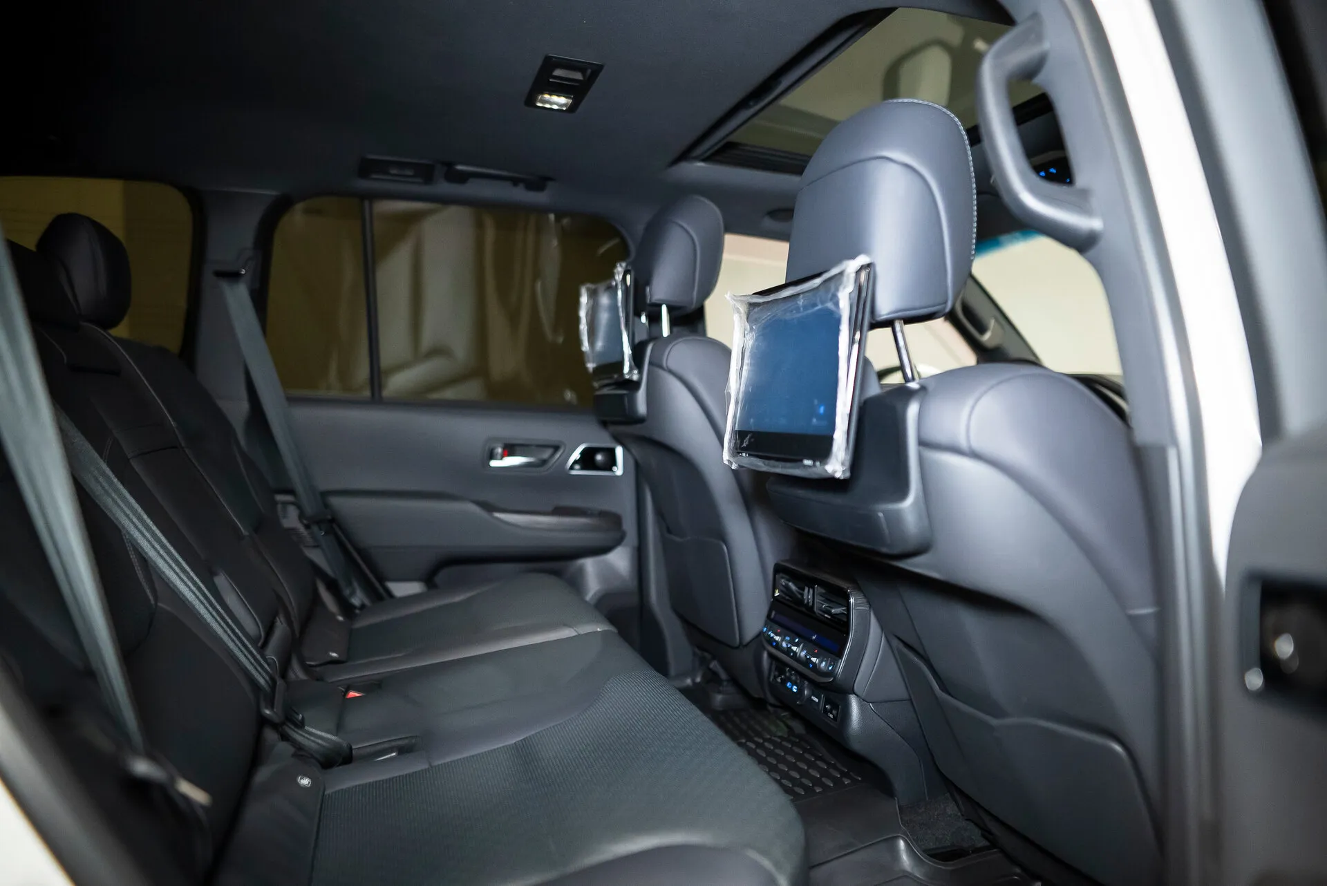 Toyota Land Cruiser, 300 Series 2022 фото 10