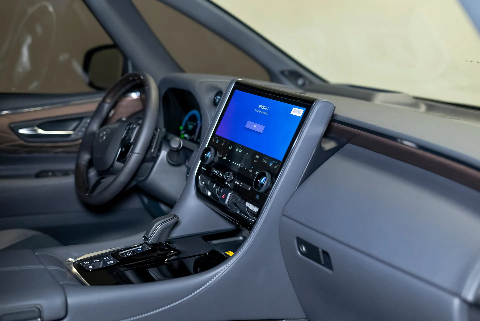 Toyota Alphard, Iv 2024 фото 7