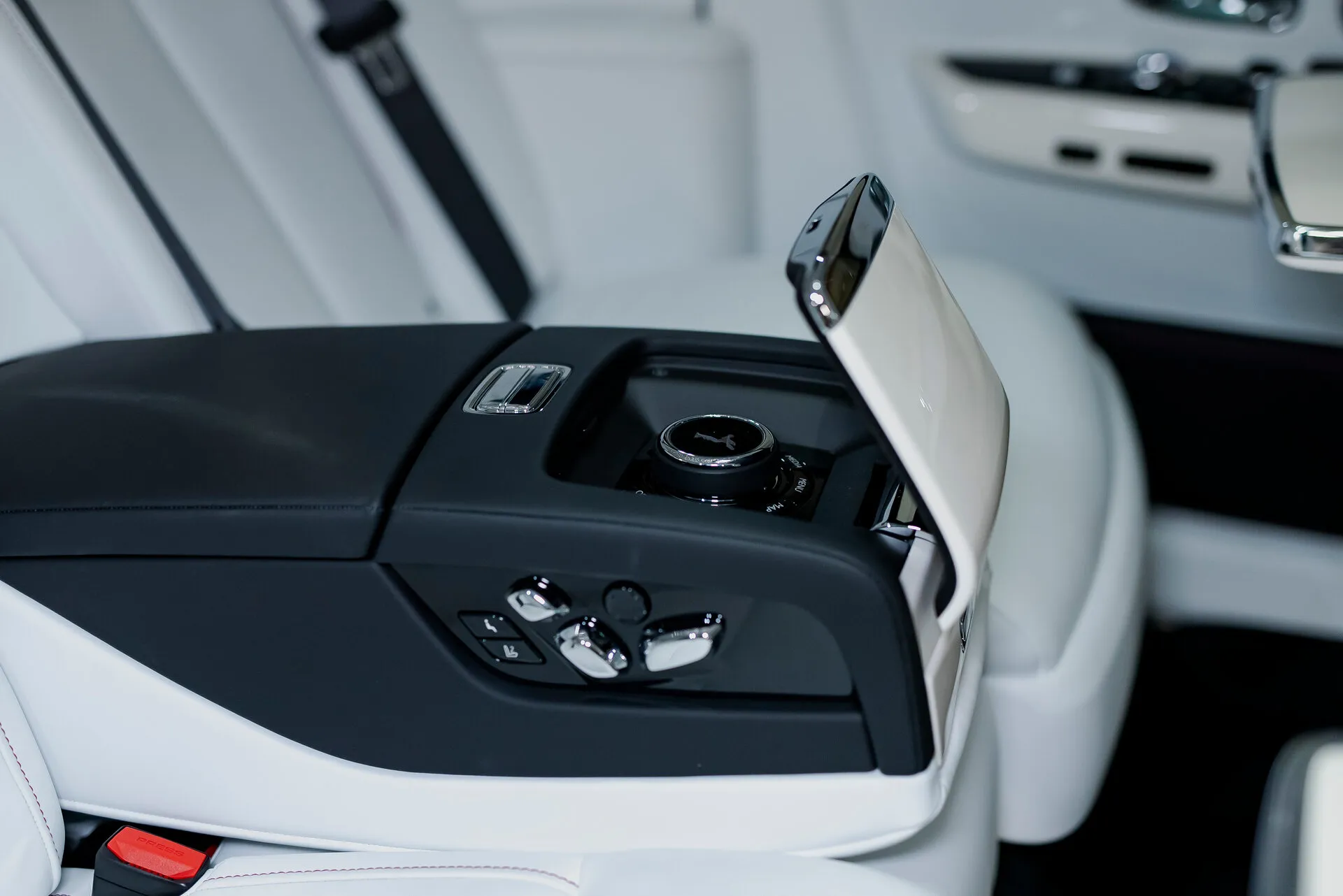 Rolls-Royce Phantom, Viii 2023 фото 4