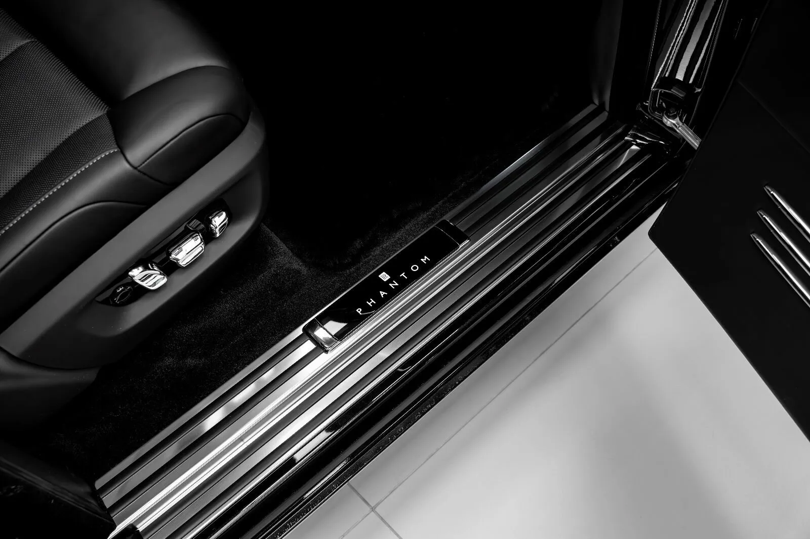 Rolls-Royce Phantom Ewb, Viii 2025 фото 3