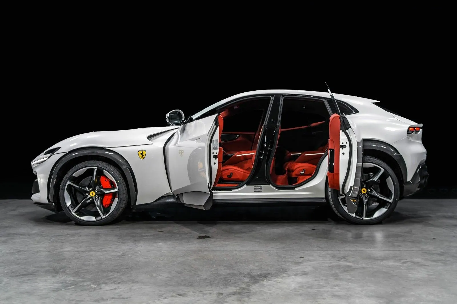 Ferrari Purosangue, I 2025