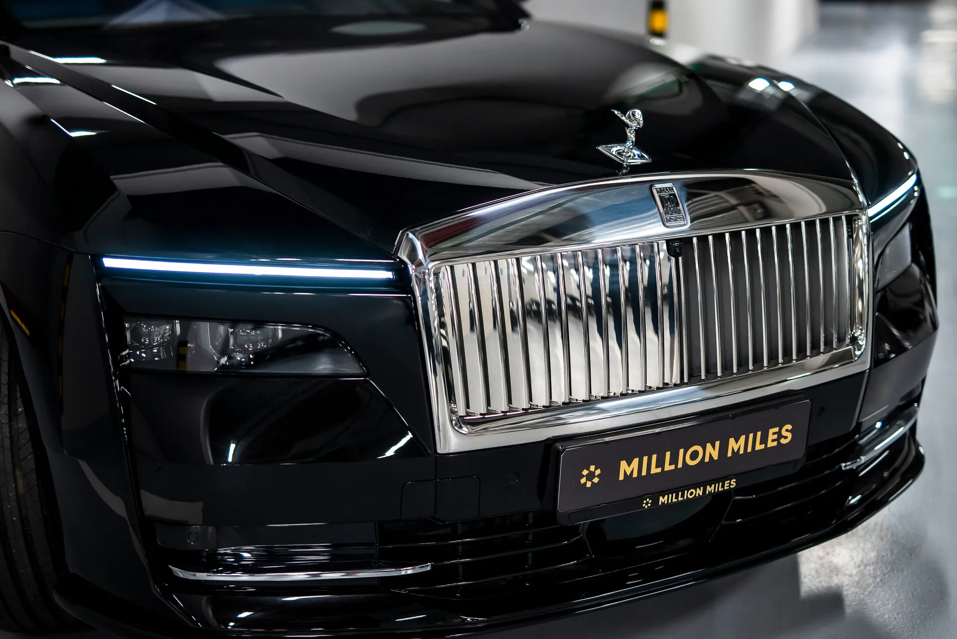 Rolls-Royce Spectre, I 2025 фото 9