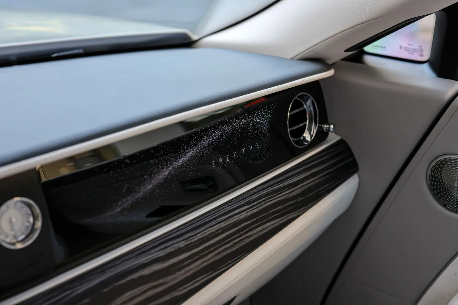 Rolls-Royce Spectre, I 2025 фото 2