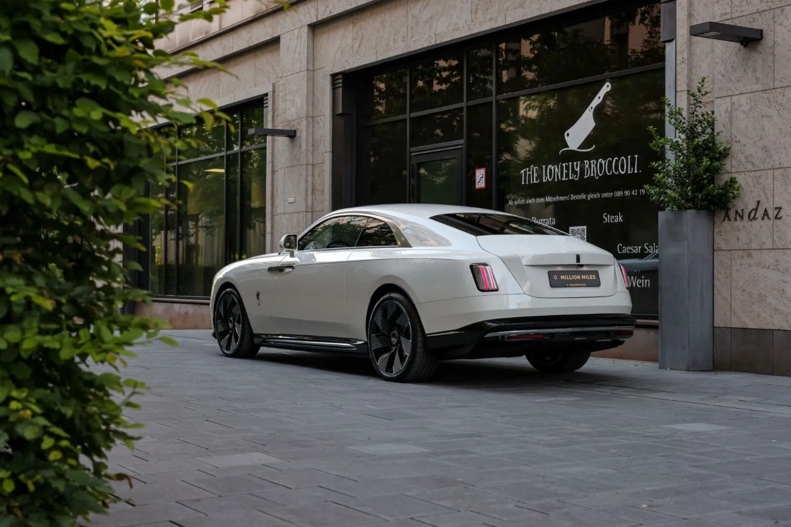 Rolls-Royce Spectre, I 2025 фото 9