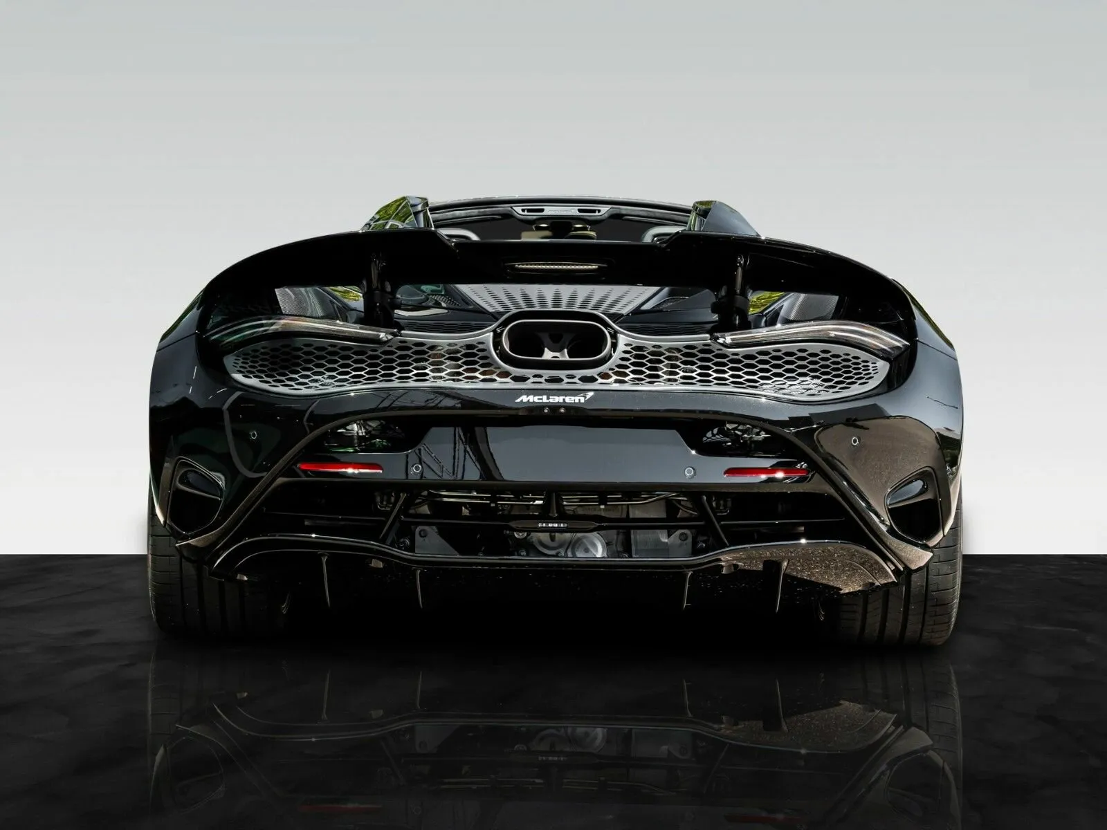 McLaren 750S, I 2025 фото 3