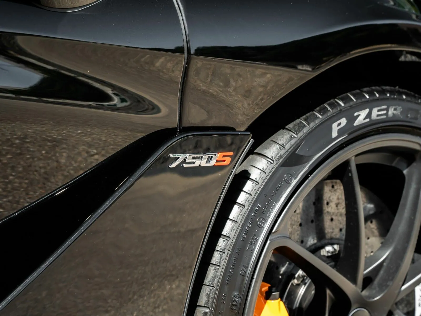 McLaren 750S, I 2025 фото 9