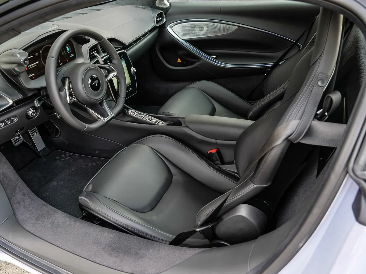 McLaren Artura, I 2025 фото 10