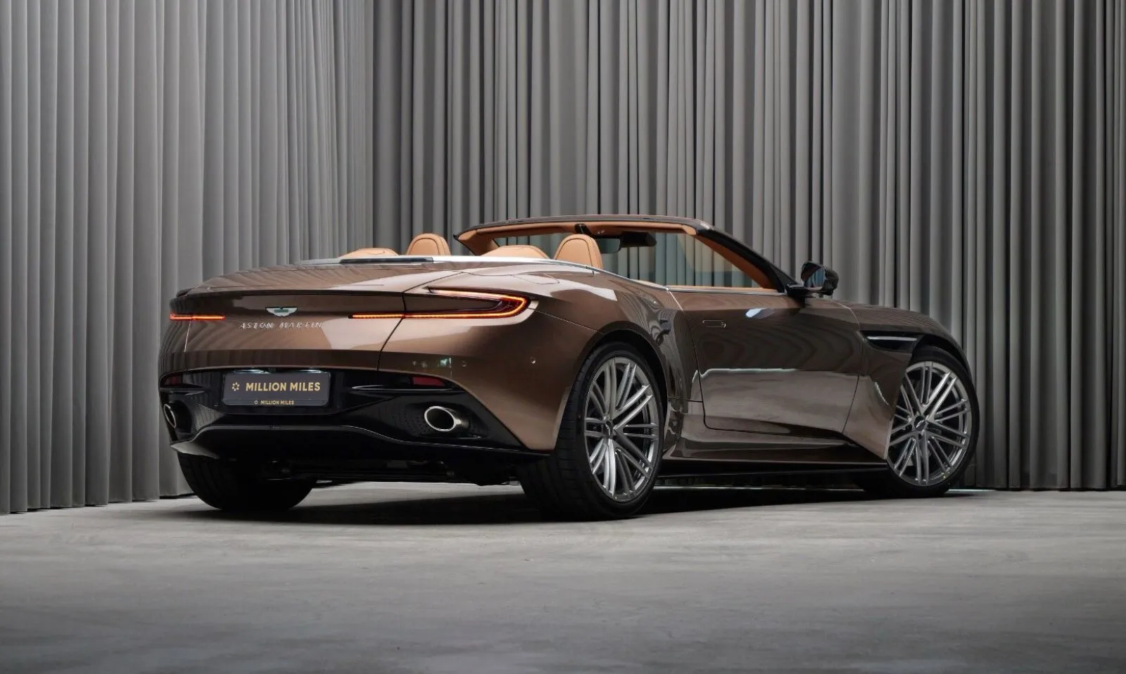 Aston Martin DB12, I 2025 фото 2