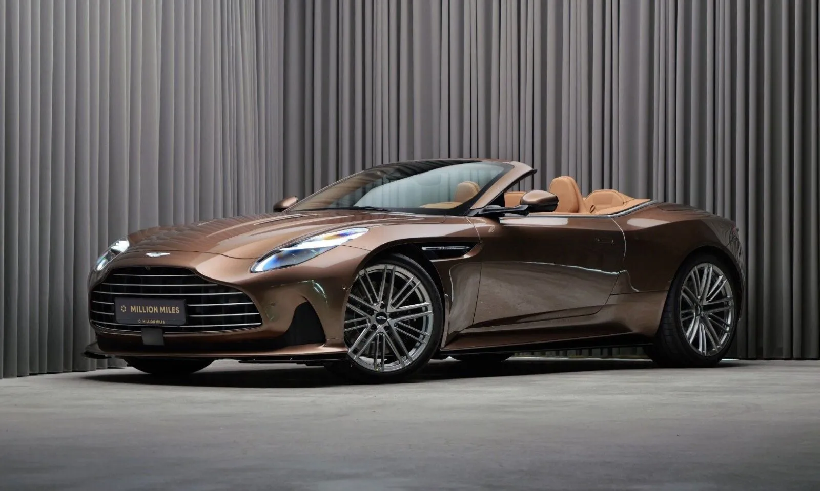 Aston Martin DB12, I 2025 фото 3