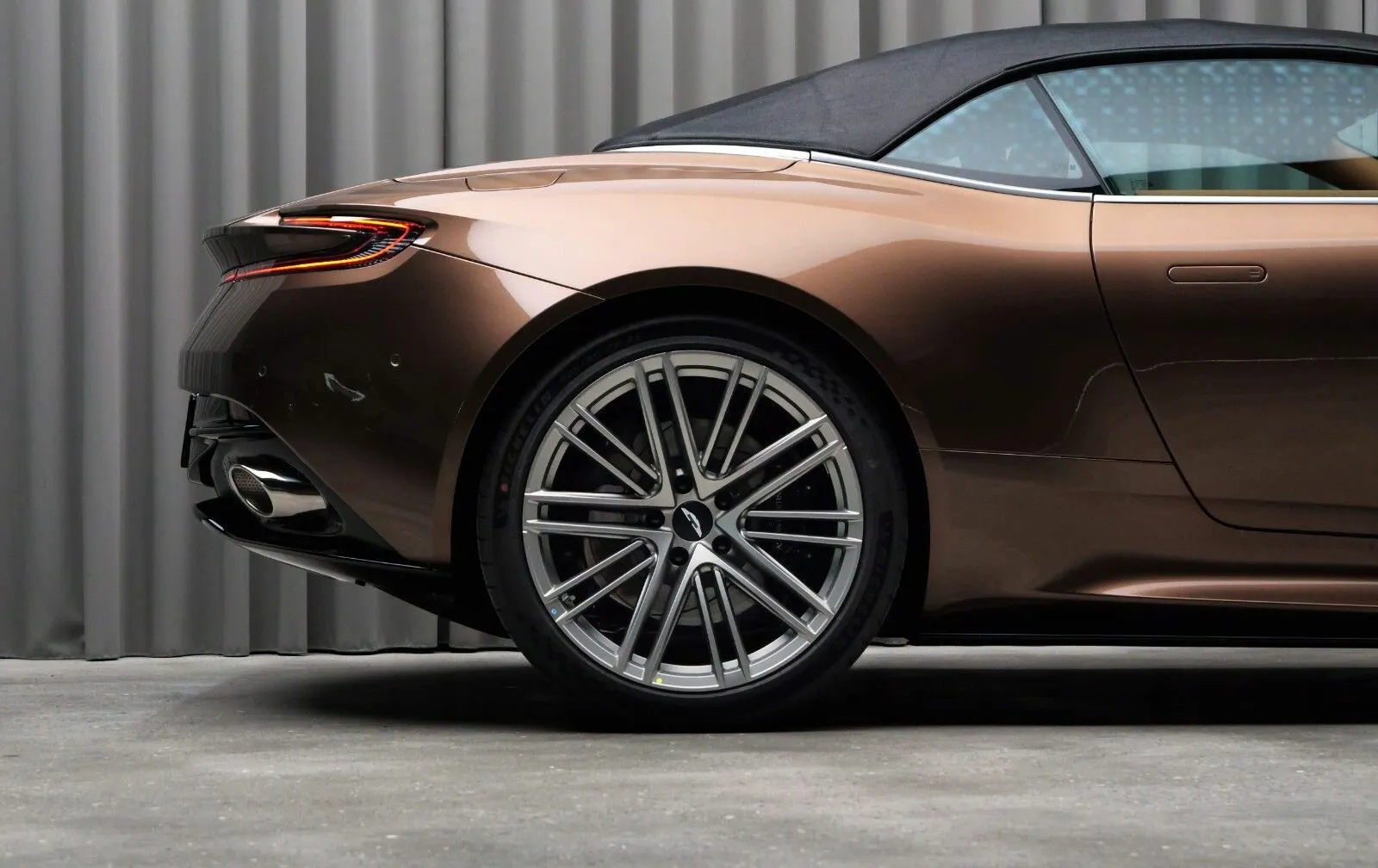Aston Martin DB12, I 2025 фото 5