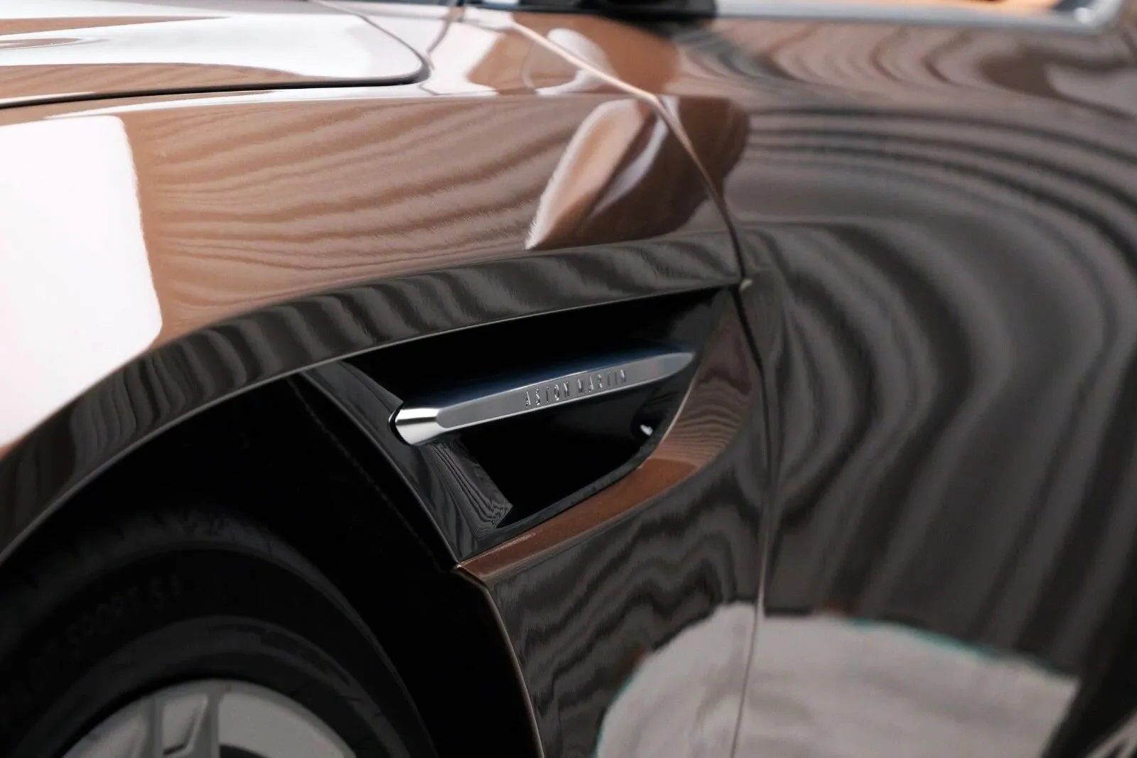 Aston Martin DB12, I 2025 фото 6