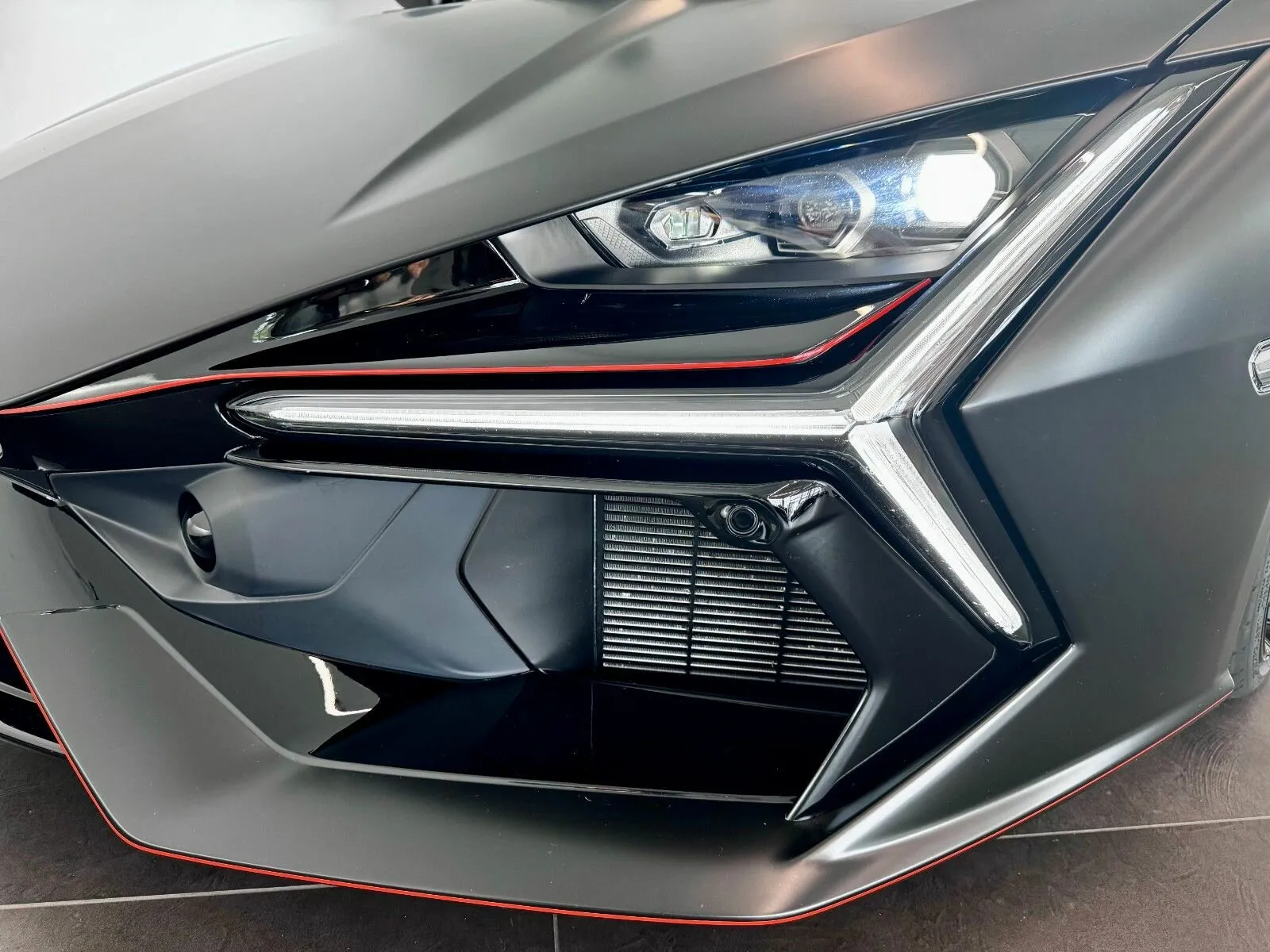 Lamborghini Revuelto, I 2025 фото 7