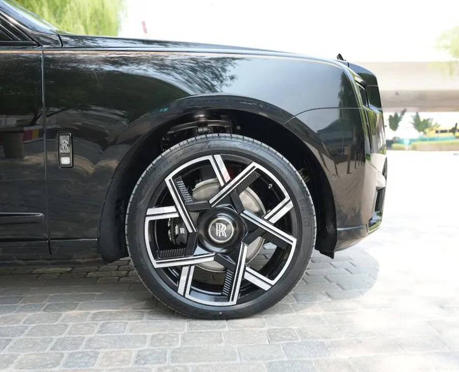 Rolls-Royce Cullinan Black Badge, I Рестайлинг 2025 фото 2