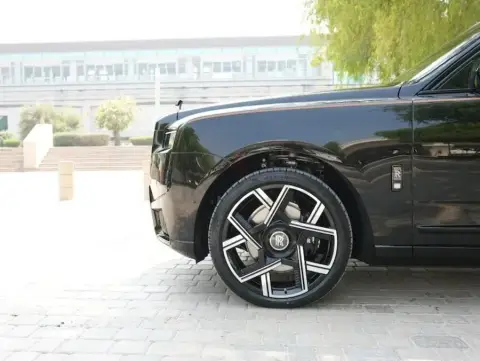 Rolls-Royce Cullinan Black Badge, I Рестайлинг 2025 — миниатюра 6