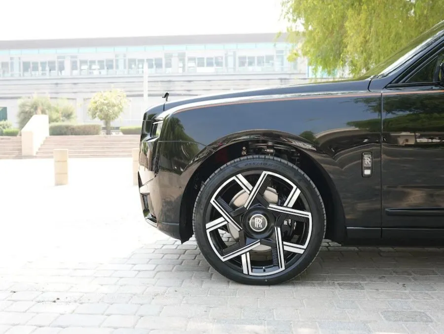 Rolls-Royce Cullinan Black Badge, I Рестайлинг 2025 фото 6