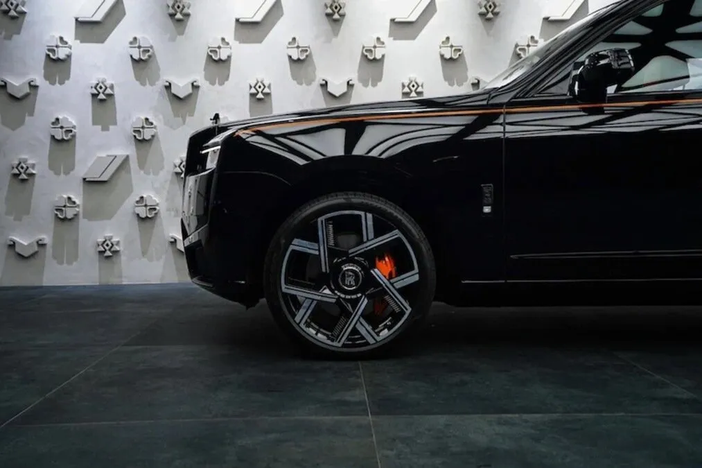 Rolls-Royce Cullinan Black Badge, I Рестайлинг 2025 фото 3