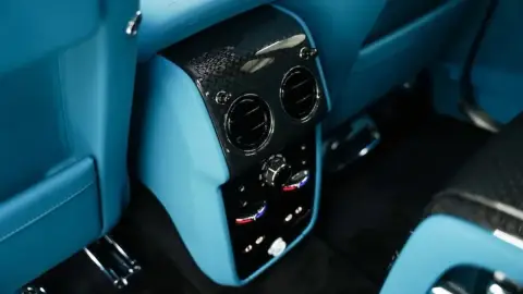 Rolls-Royce Cullinan Black Badge, I Рестайлинг 2025 — миниатюра 4