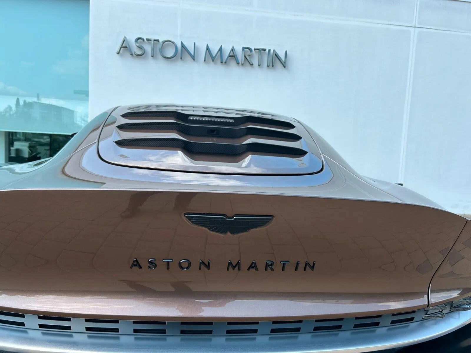 Aston Martin Valour, I 2024
