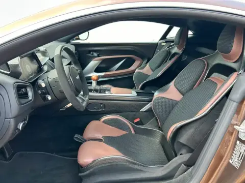 Aston Martin Valour, I 2024 — миниатюра 10