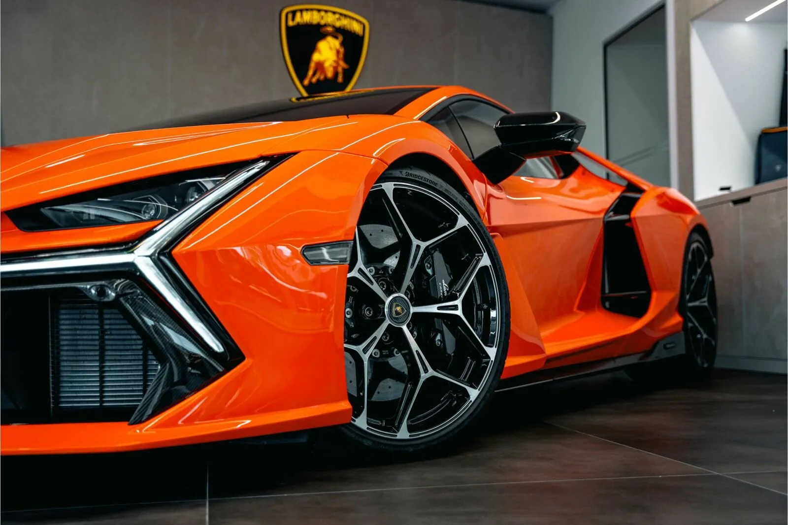 Lamborghini Revuelto, I 2025 фото 2