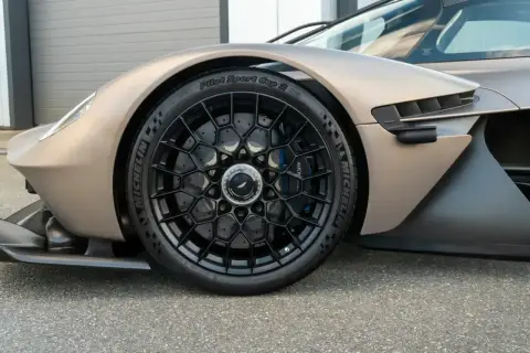 Aston Martin Valkyrie, I 2023 — миниатюра 2