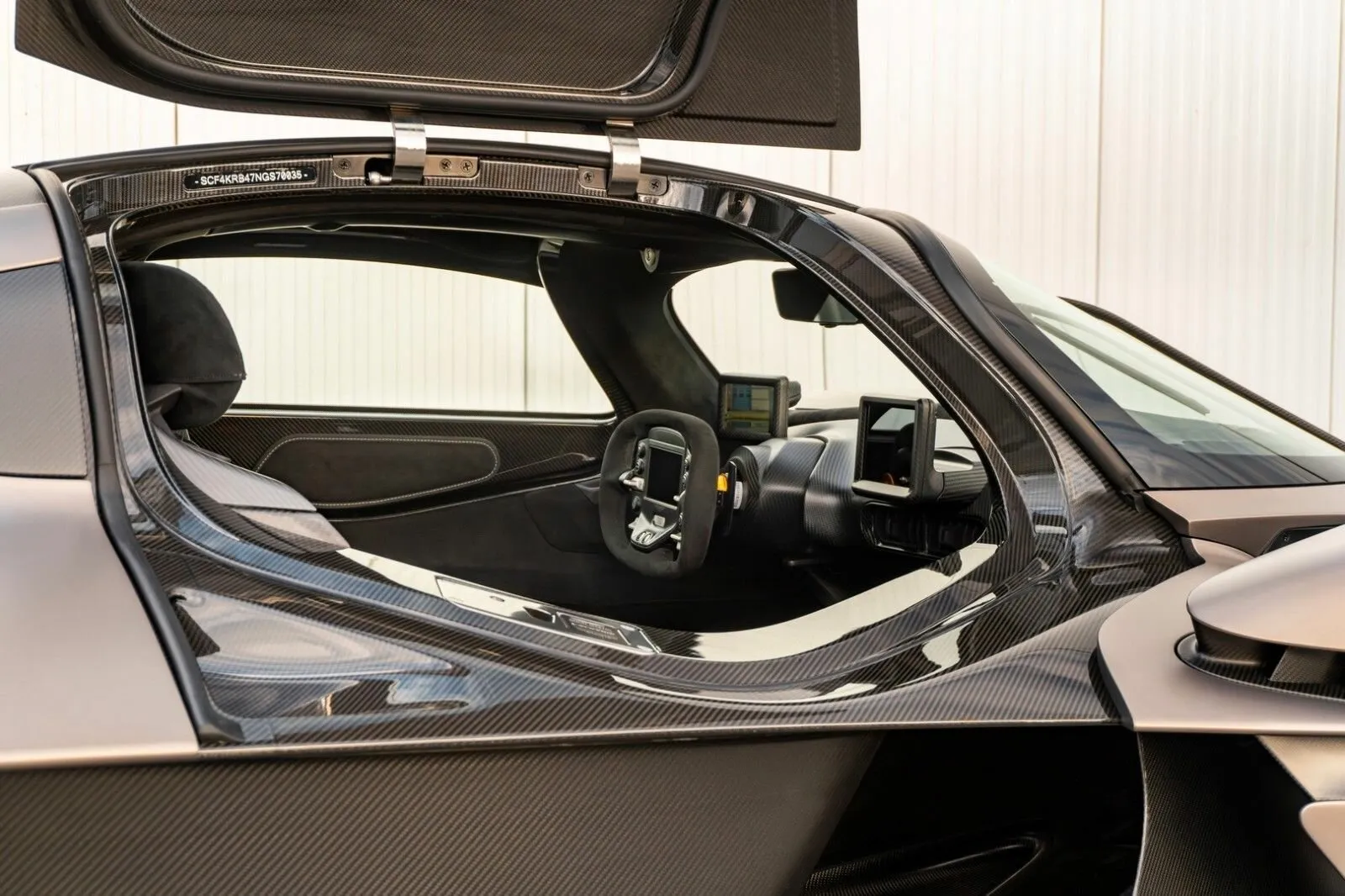 Aston Martin Valkyrie, I 2023 фото 3