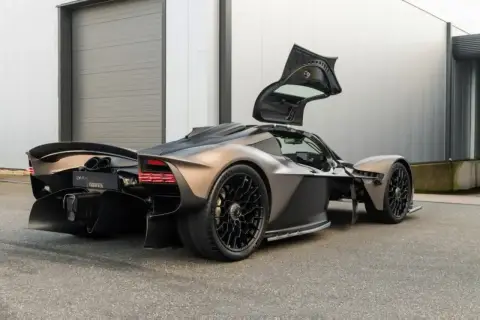 Aston Martin Valkyrie, I 2023 — миниатюра 7