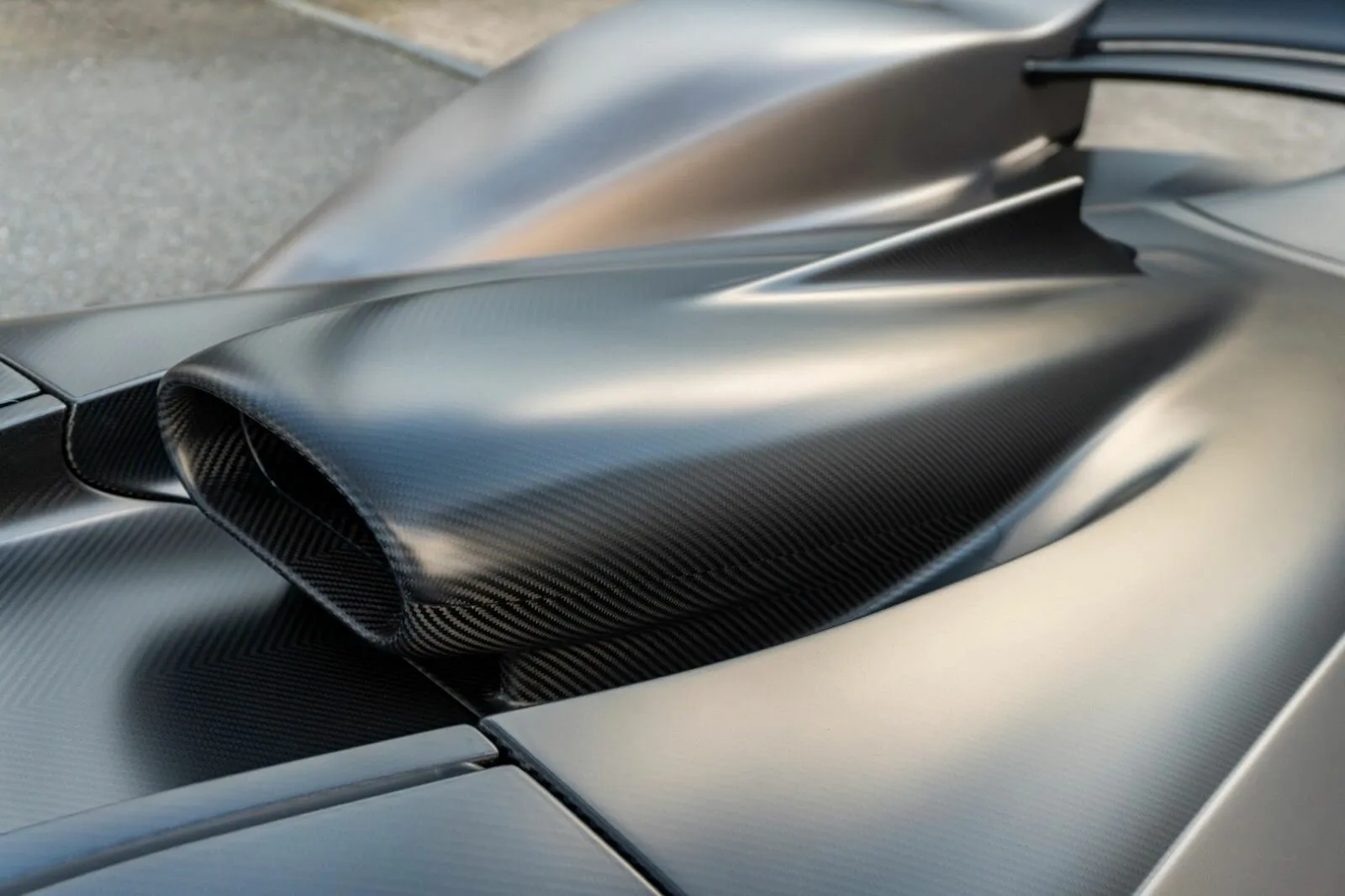 Aston Martin Valkyrie, I 2023 фото 9