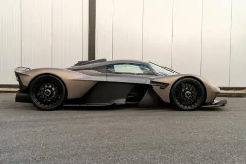 Aston Martin Valkyrie, I 2023 — миниатюра 10