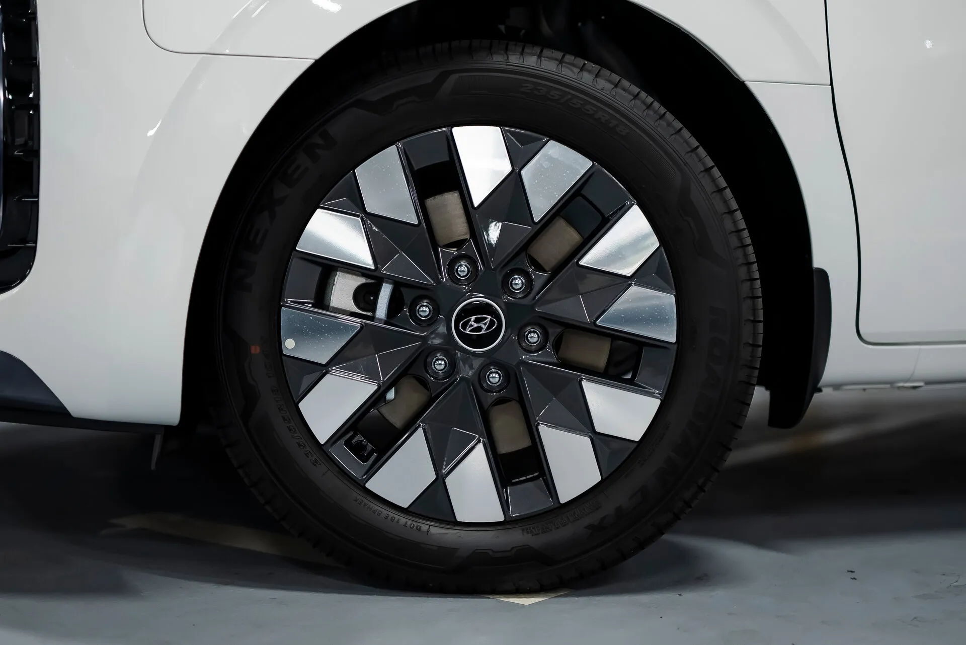 Hyundai Staria, I 2023 фото 10