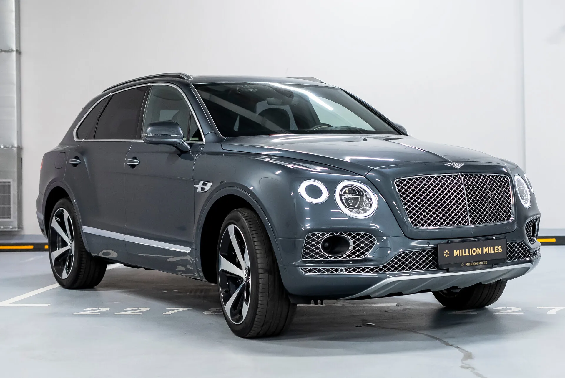 Bentley Bentayga, I 2020 фото 2