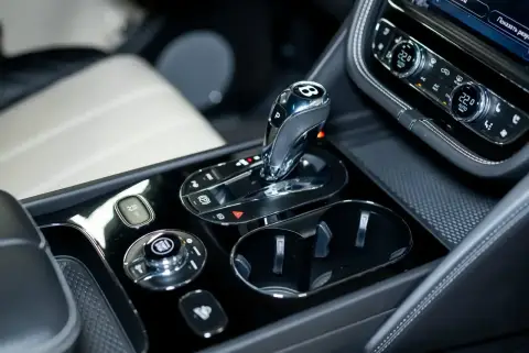 Bentley Bentayga, I 2020 — миниатюра 5