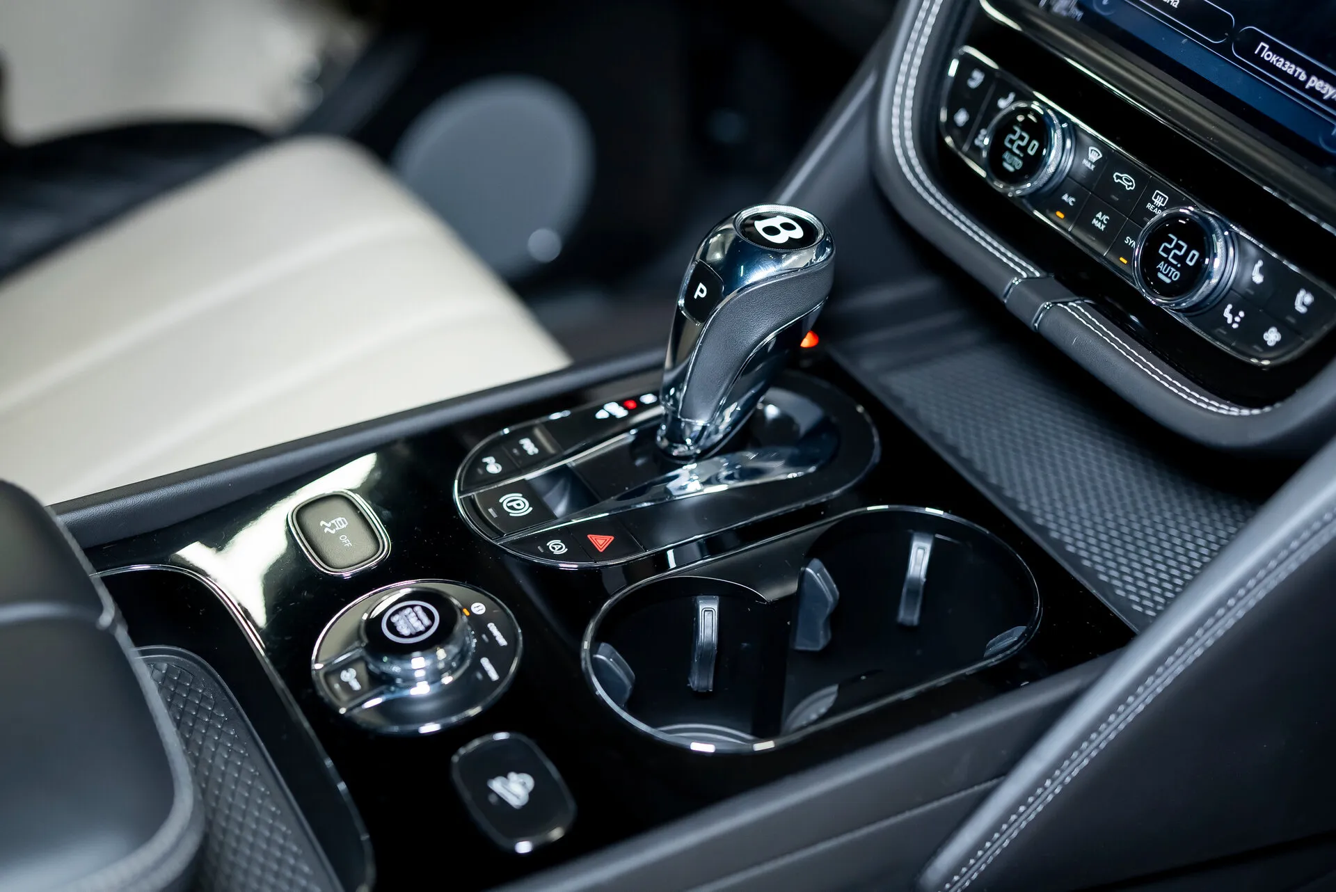 Bentley Bentayga, I 2020 фото 5