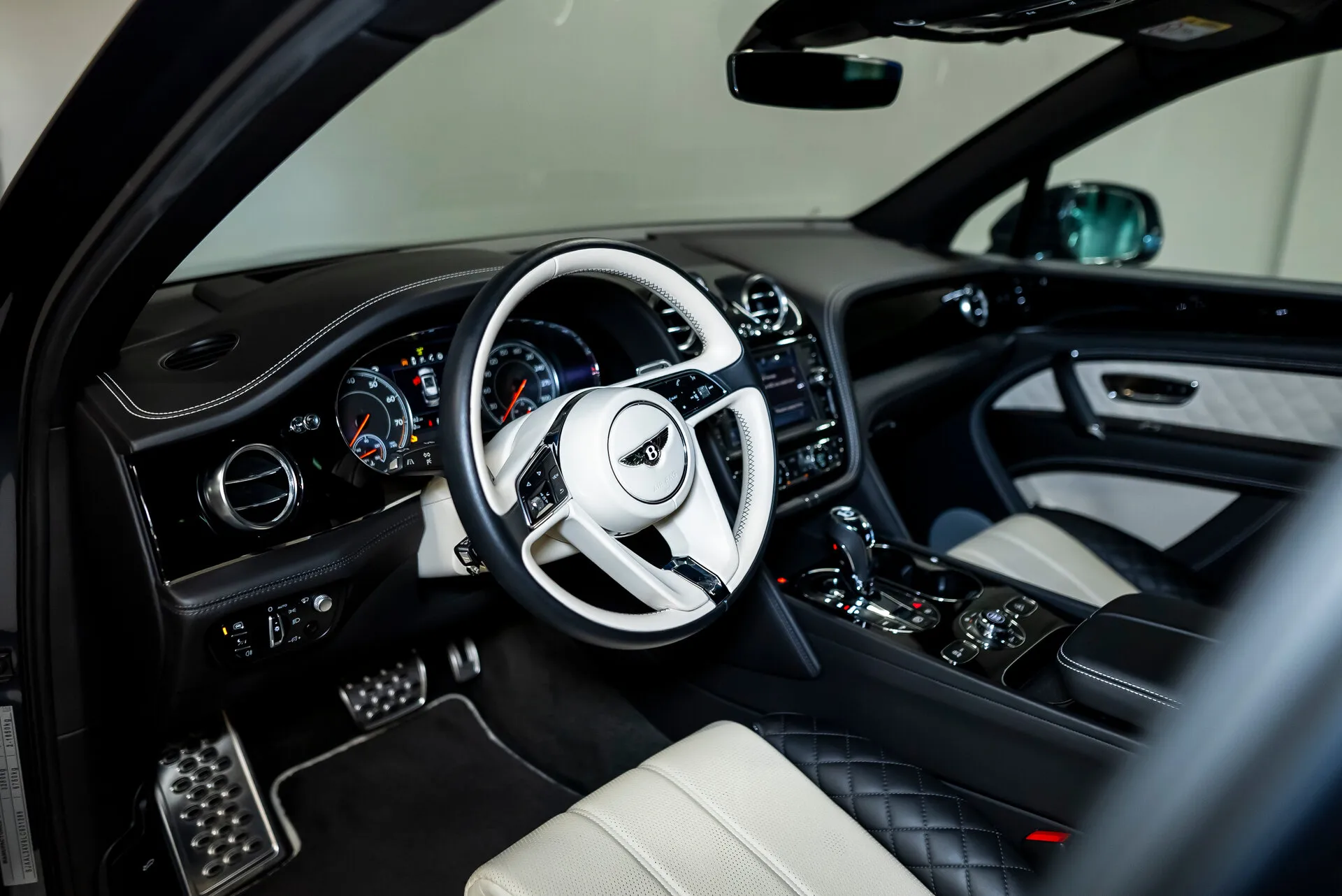 Bentley Bentayga, I 2020 фото 8