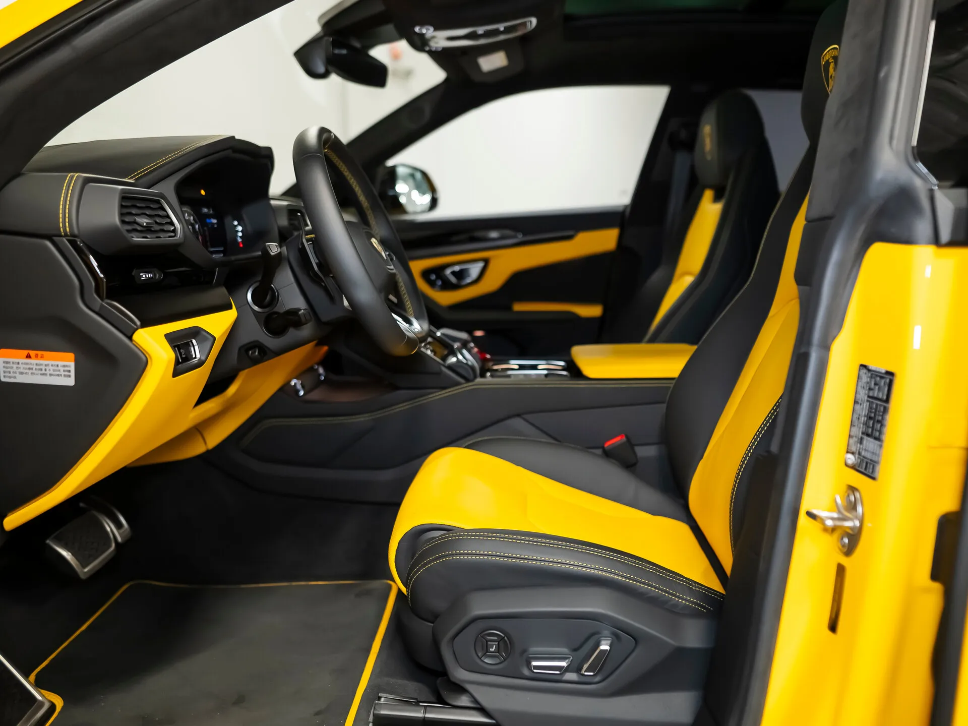 Lamborghini Urus, I 2022 фото 10