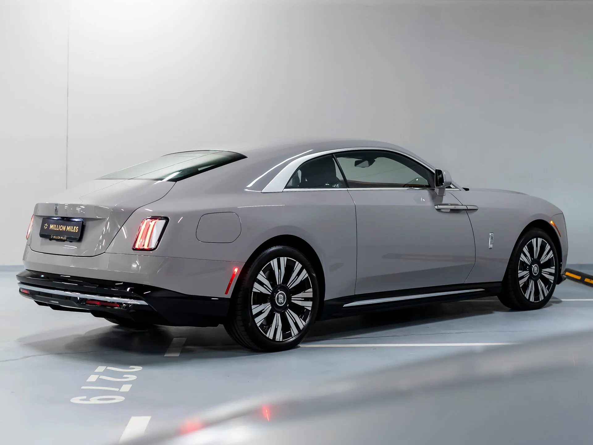 Rolls-Royce Spectre, I 2024 фото 2