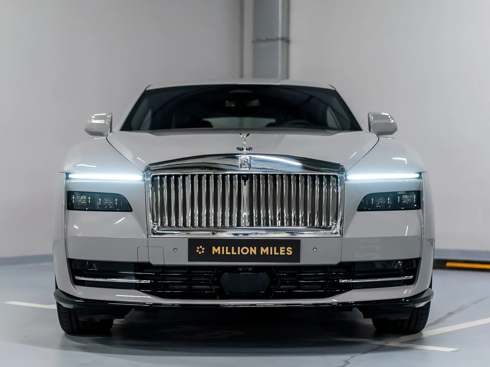 Rolls-Royce Spectre, I 2024 фото 6