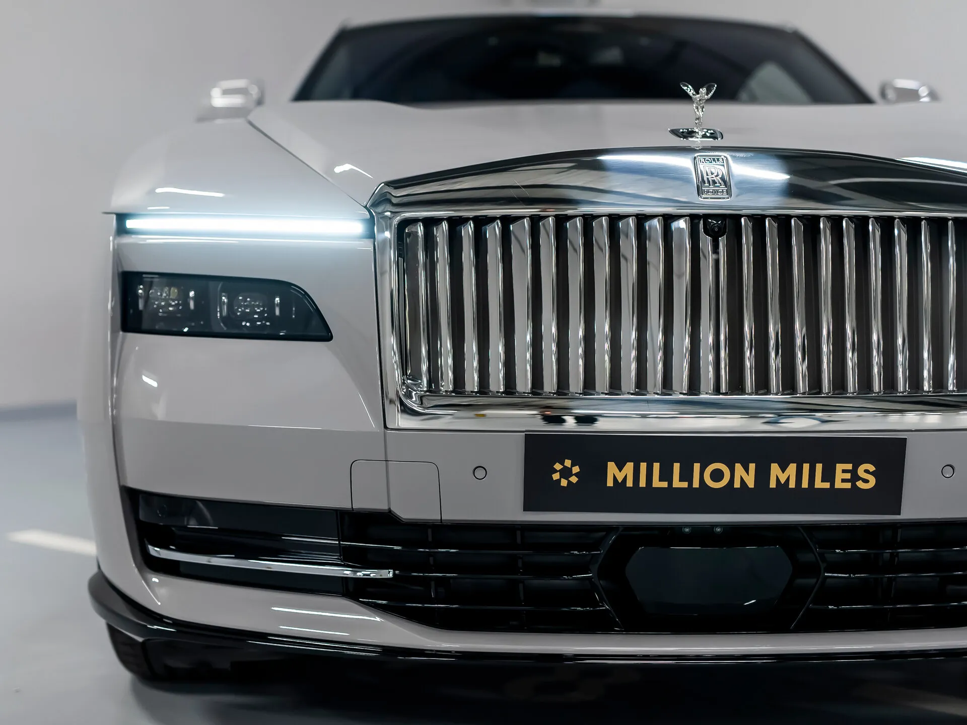 Rolls-Royce Spectre, I 2024 фото 9