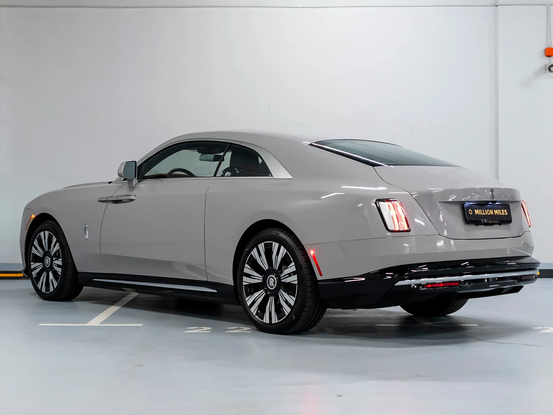 Rolls-Royce Spectre, I 2024 фото 10