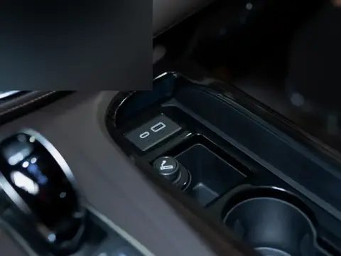 Cadillac Escalade, V 2022 — миниатюра 6