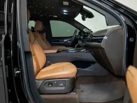 Cadillac Escalade, V 2022 — миниатюра 10