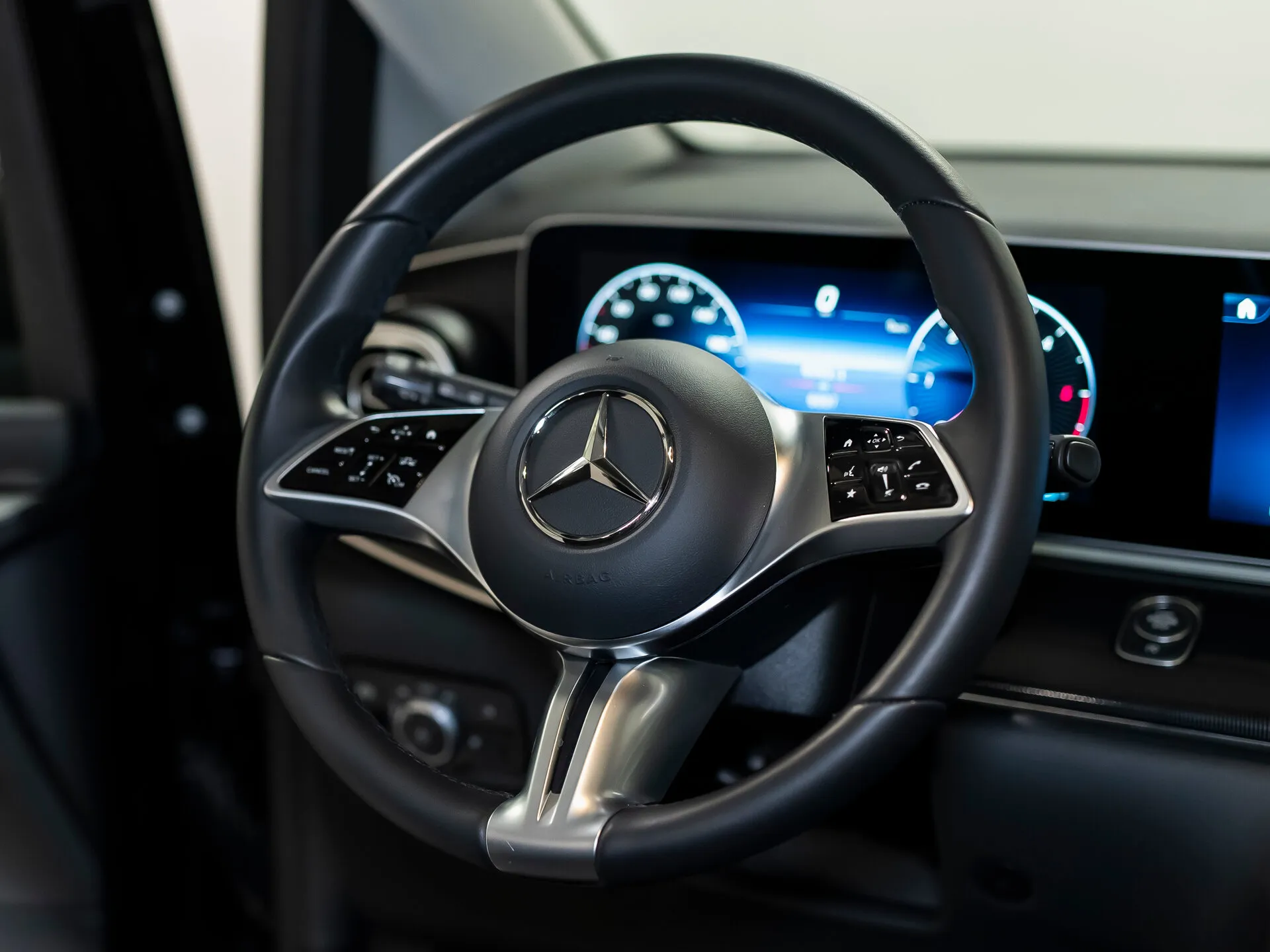 Mercedes-Benz V-Класс 300, Iii (W447) Рестайлинг 2 2024 фото 2
