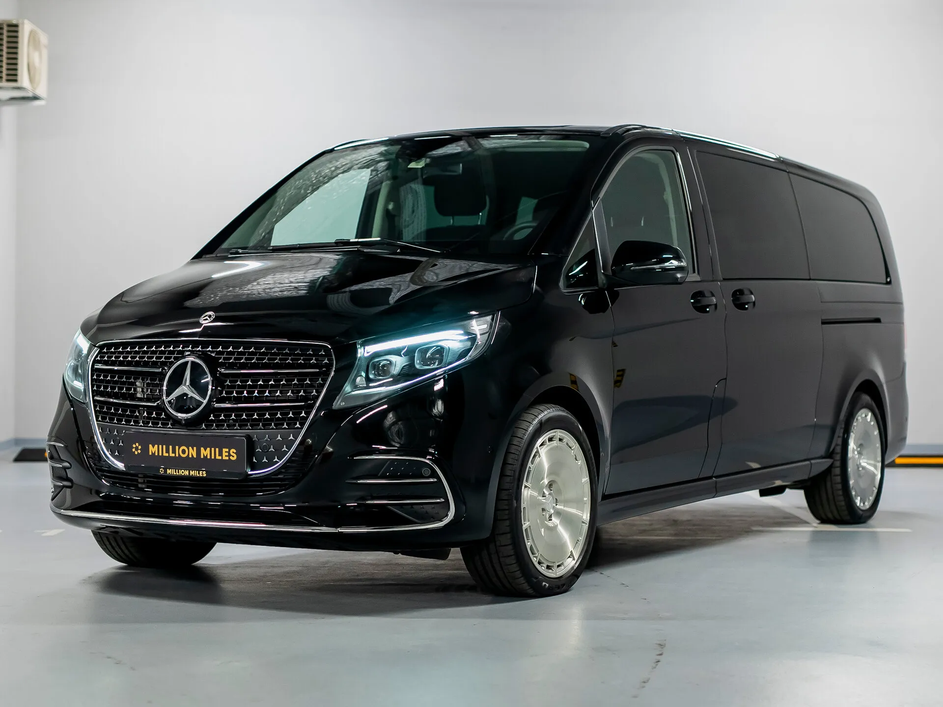 Mercedes-Benz V-Класс 300, Iii (W447) Рестайлинг 2 2024 фото 3